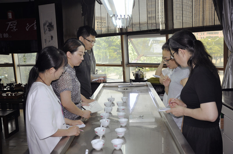 茶艺表演是什么? 仅是泡茶流程的表演,并非是茶艺。
